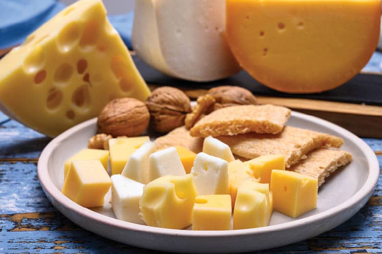 צלחת גבינות בשוק הגבינה בהולנד