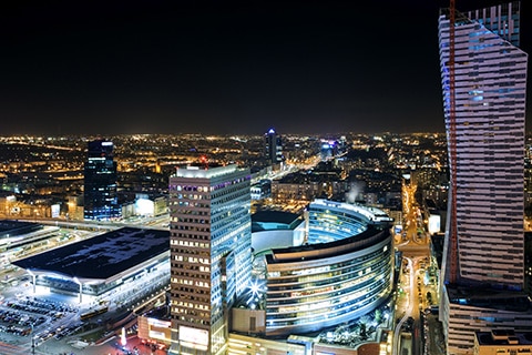 חיי לילה ומלונות מפוארים בוורשה פולין