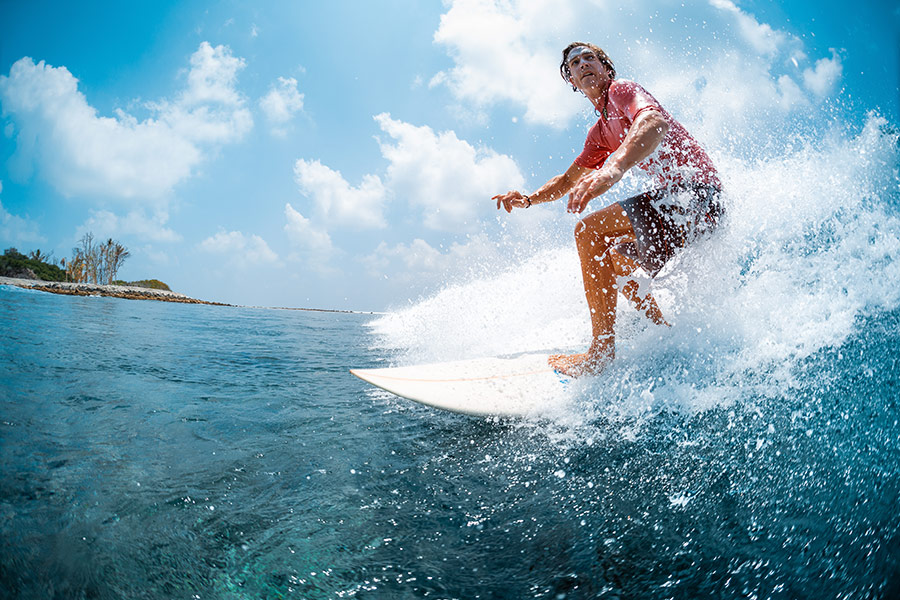 גבר גולש בביאריץ