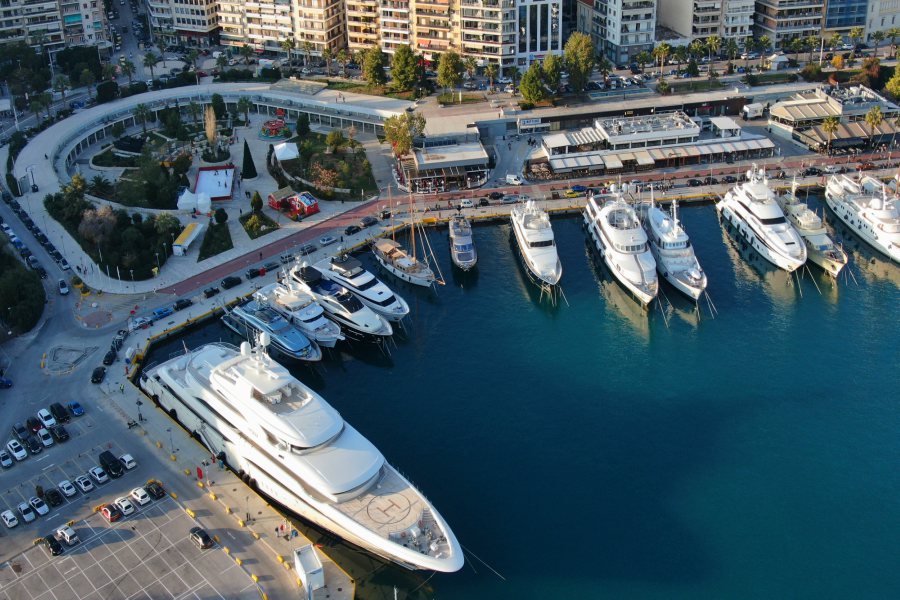 אתונה יאכטה בים