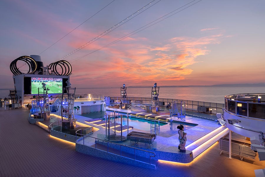 אניית seaview בשקיעה