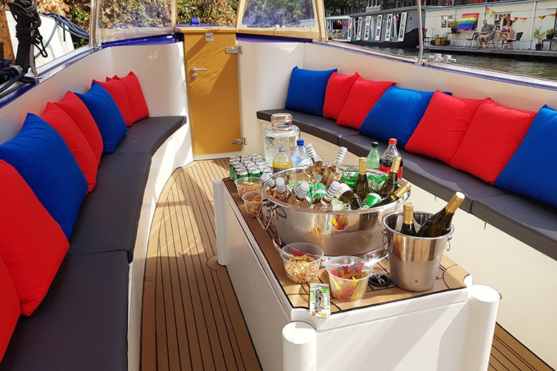 שייט בסירה באמסטרדם